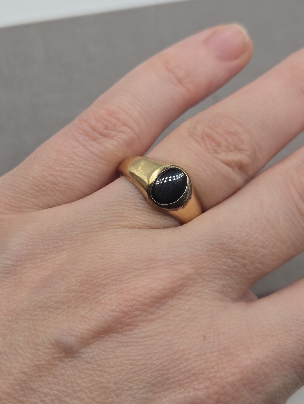 Gold Tone Black Stone Signet Ring Victorian Revival VTG Sz6.5/7 Costume pinky